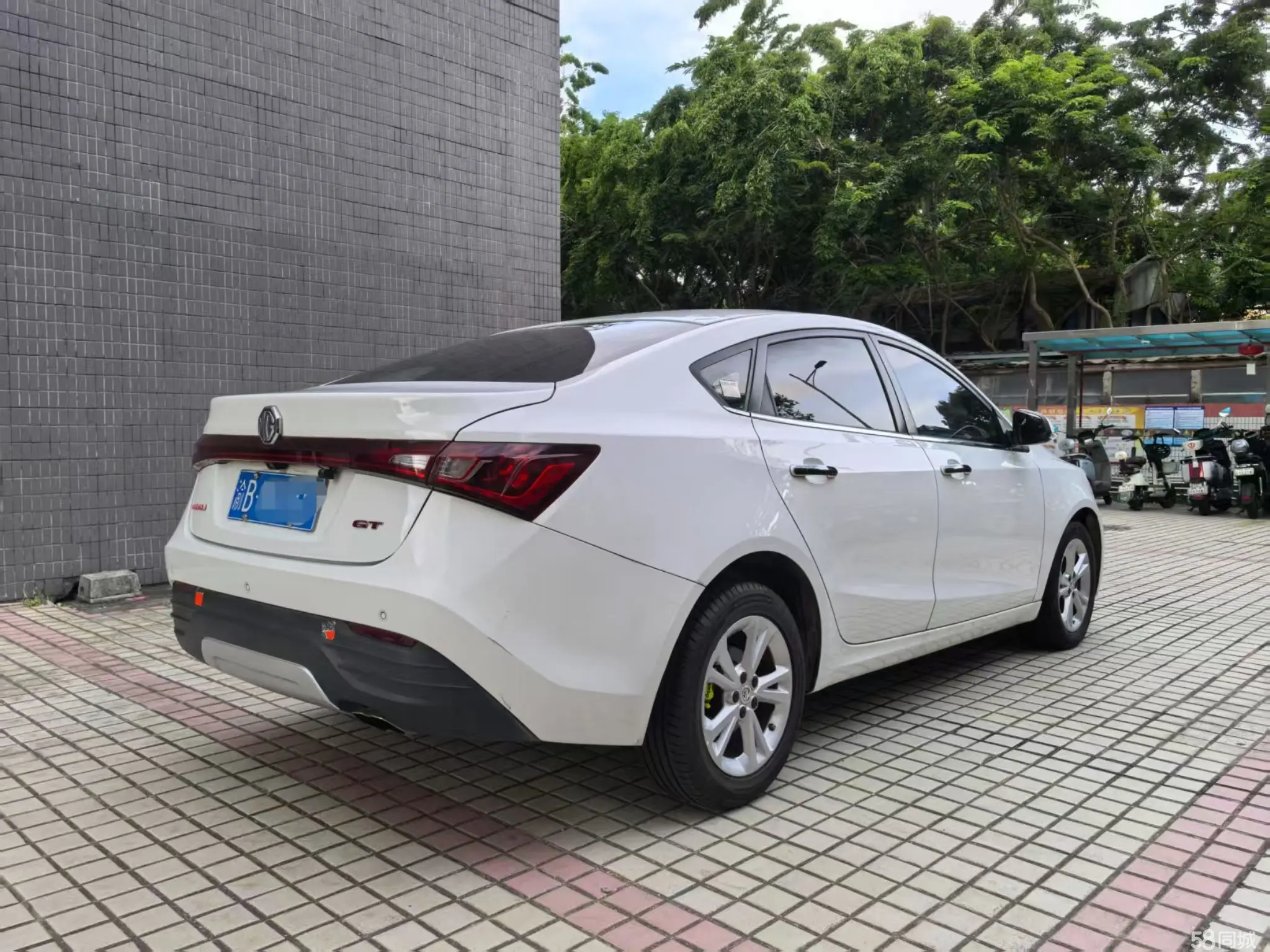 MG GT 2016 car image #5