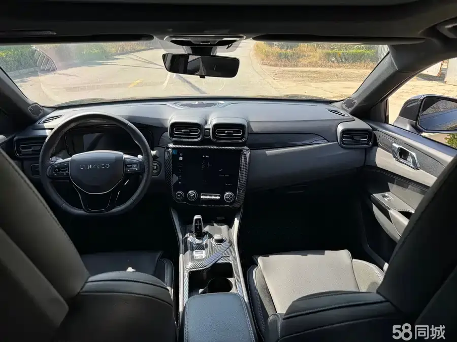 Lynk & Co 03 2019 #5 Lynk & Co 03 2019 car image #5