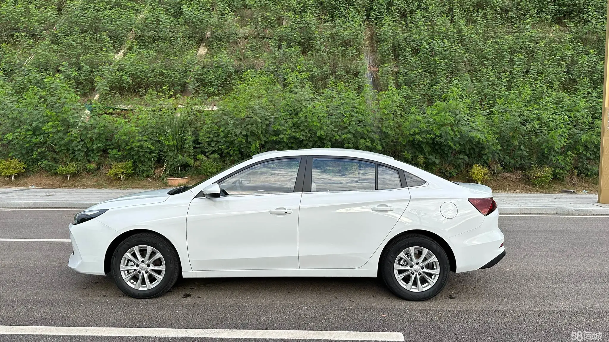 Roewe i5 2025 car image #5