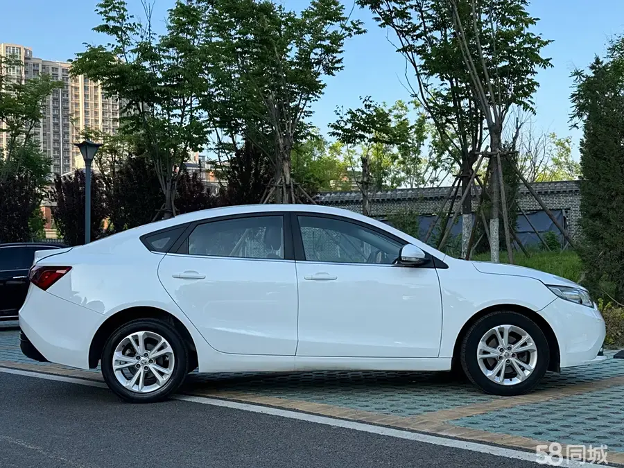 MG GT 2014 car image #5