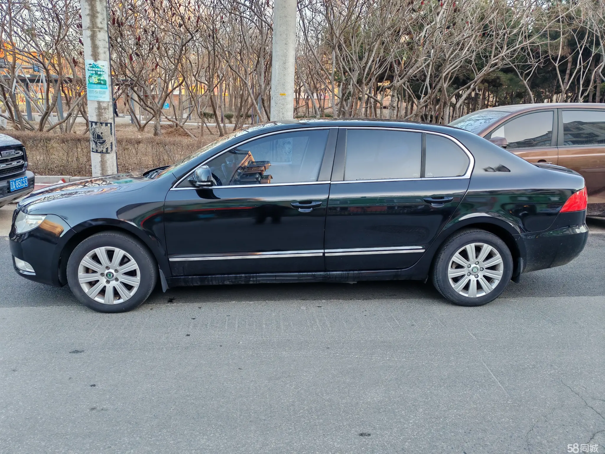 Skoda Superb 2010 car image #5
