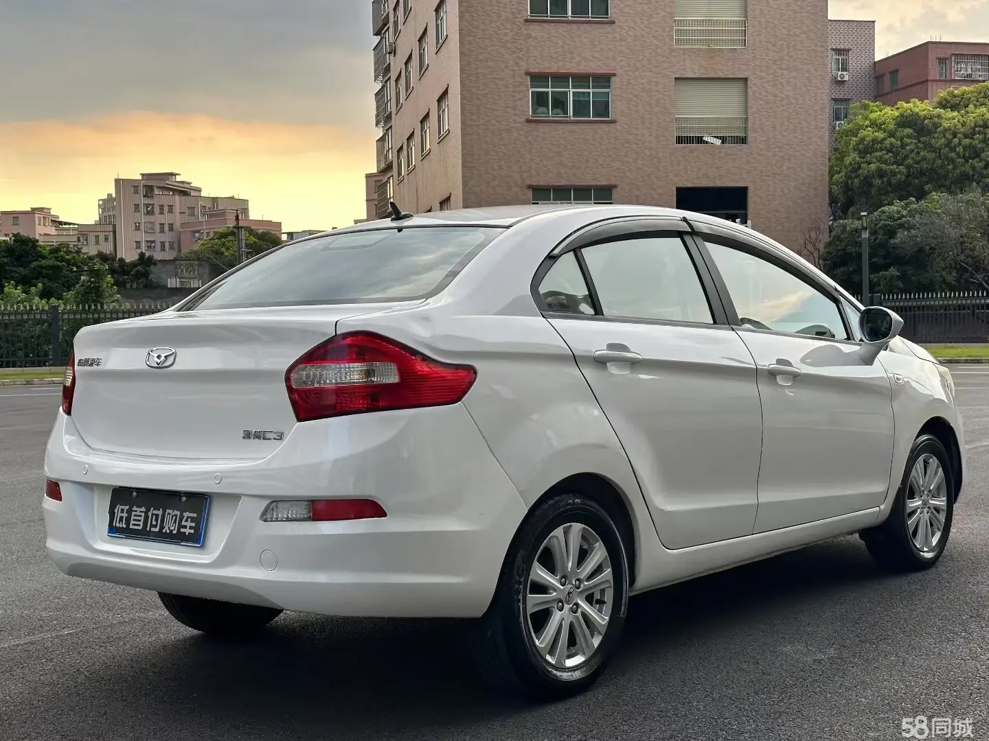 Kaiyi C3R 2016 #5 Kaiyi C3R 2016 car image #5