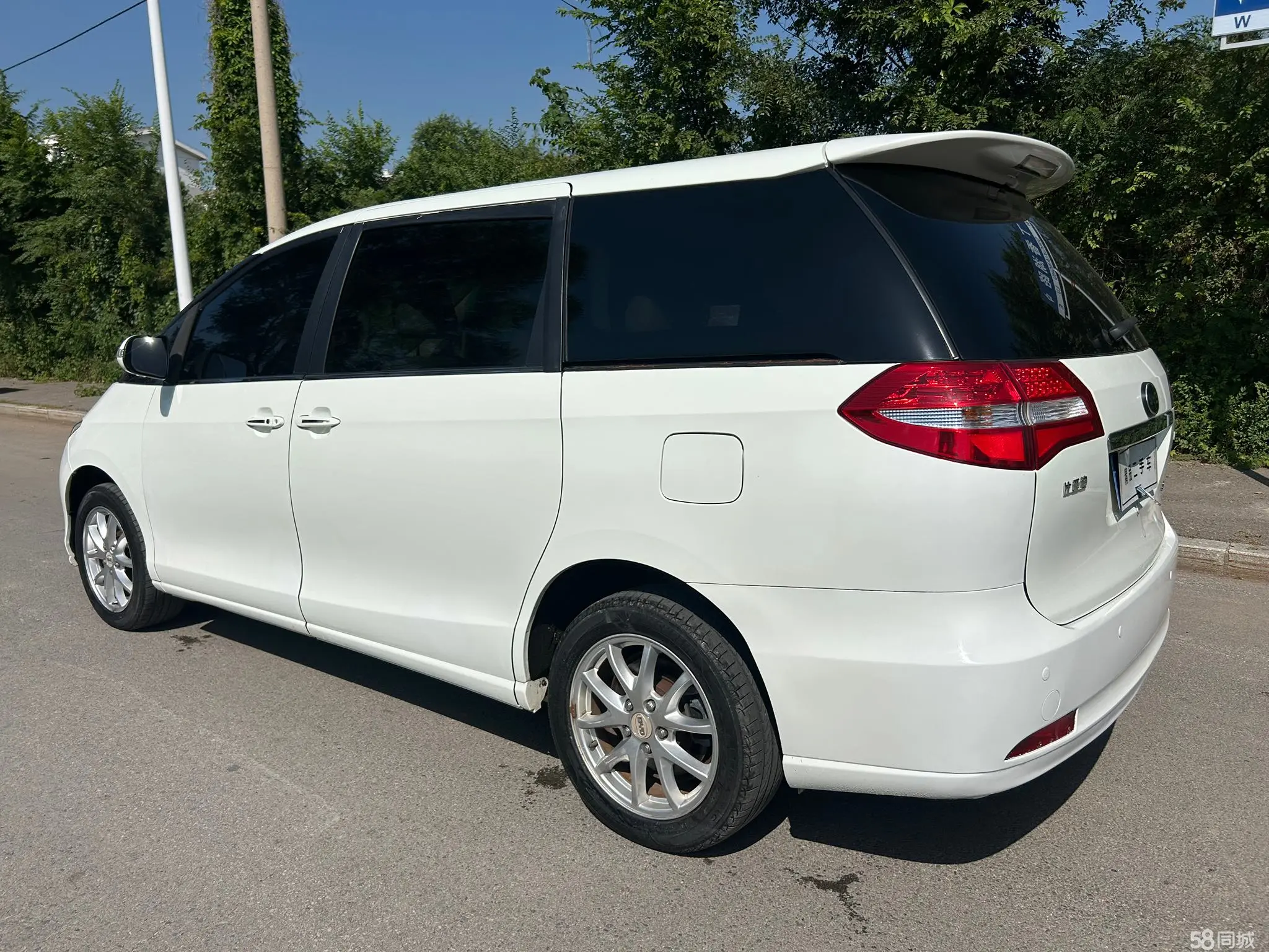 BYD M6 2014 car image #5