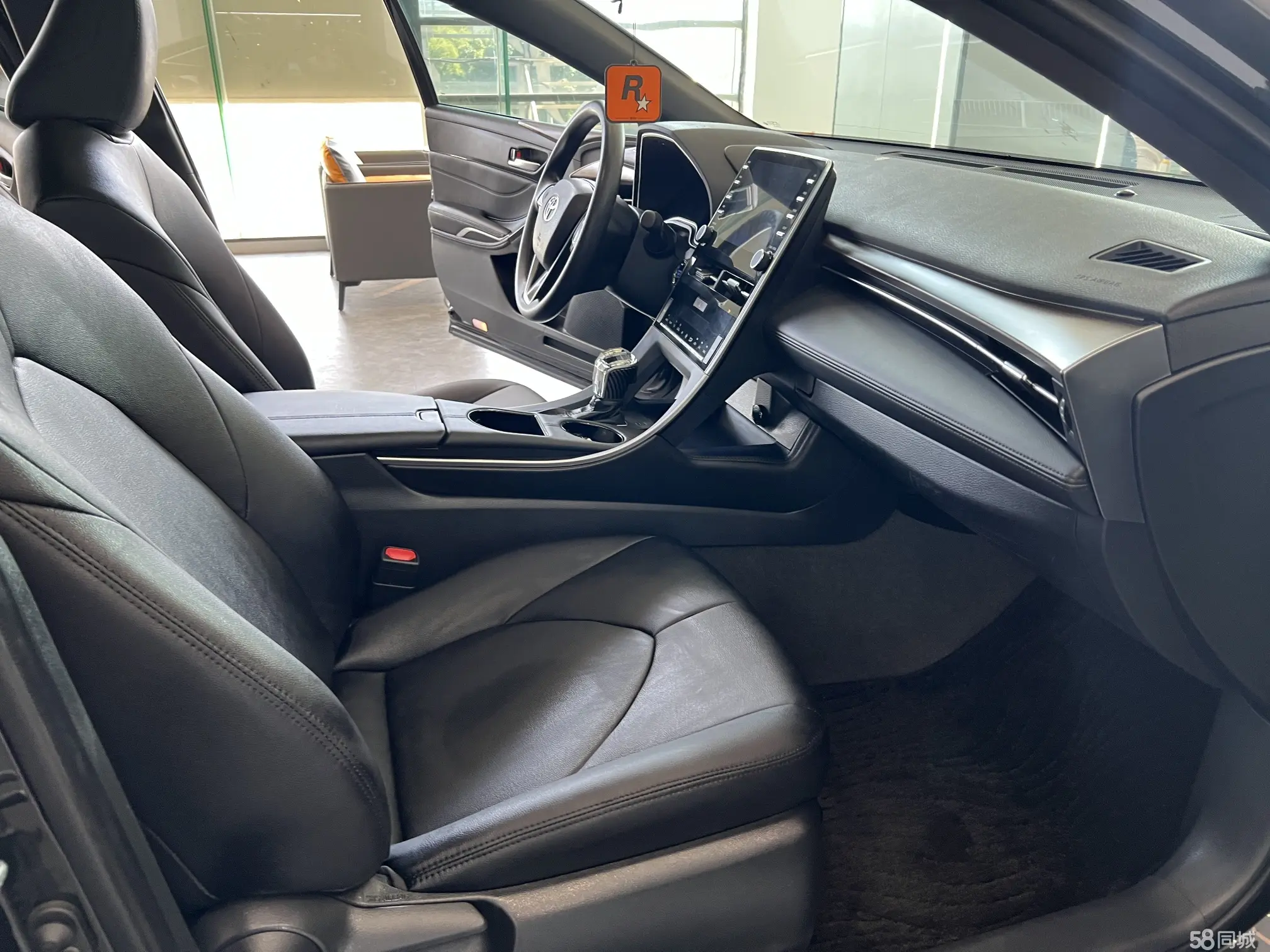 Toyota Avalon 2022 car image #5