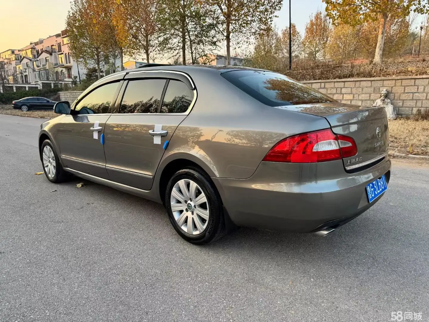 Skoda Superb 2010 immagine di auto #5