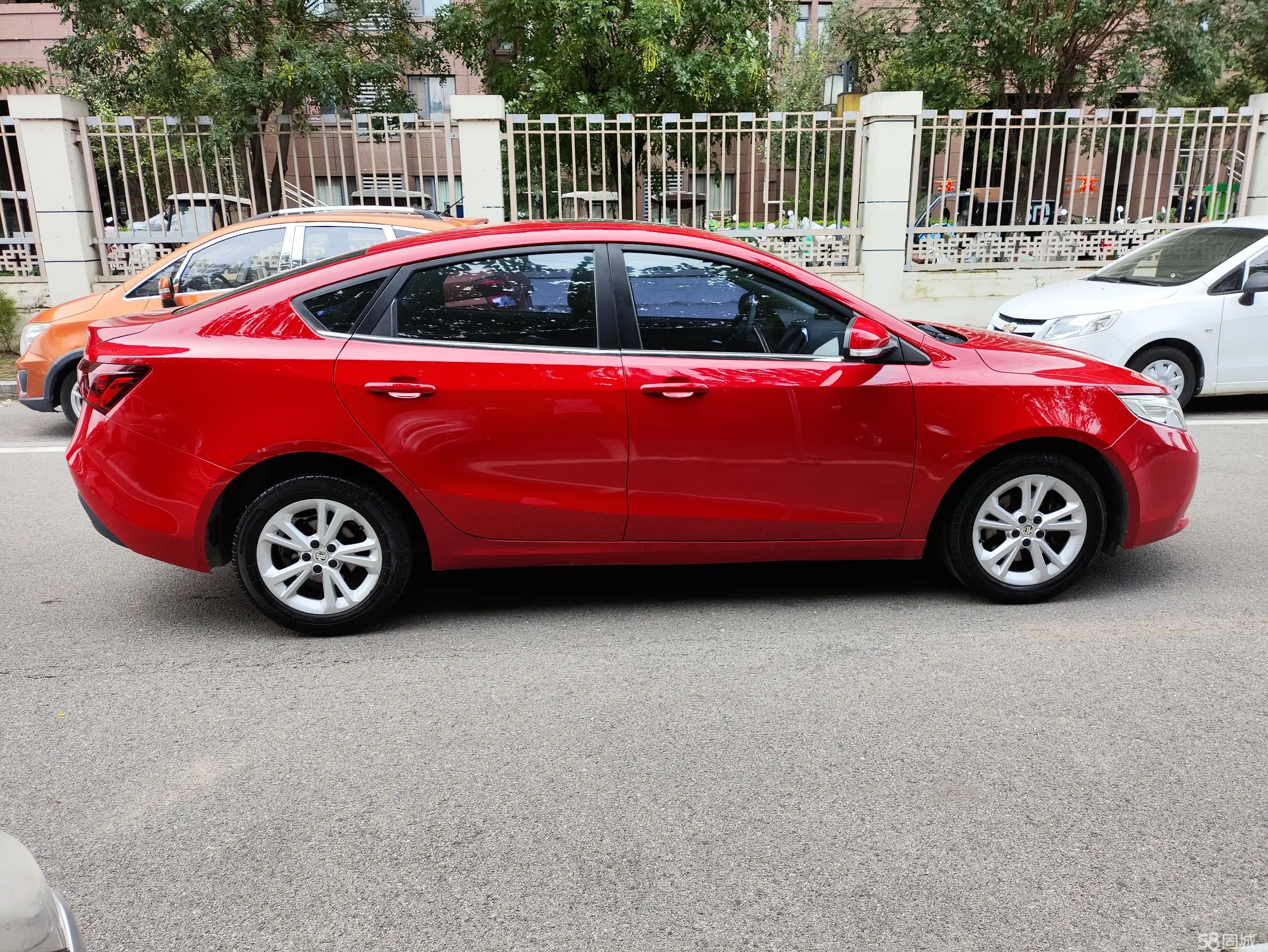 MG GT 2015 car image #5