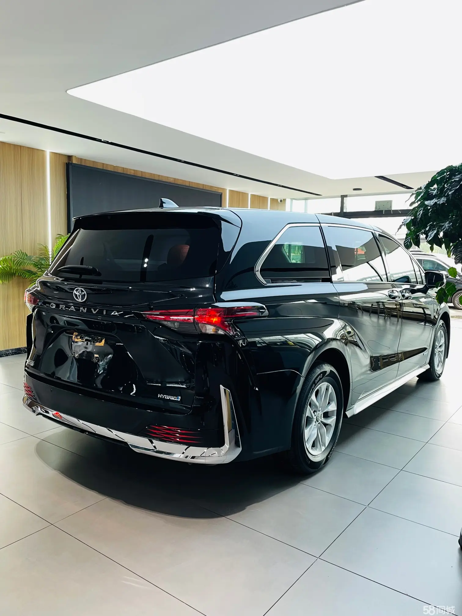 Toyota Granvia 2023 immagine di auto #5