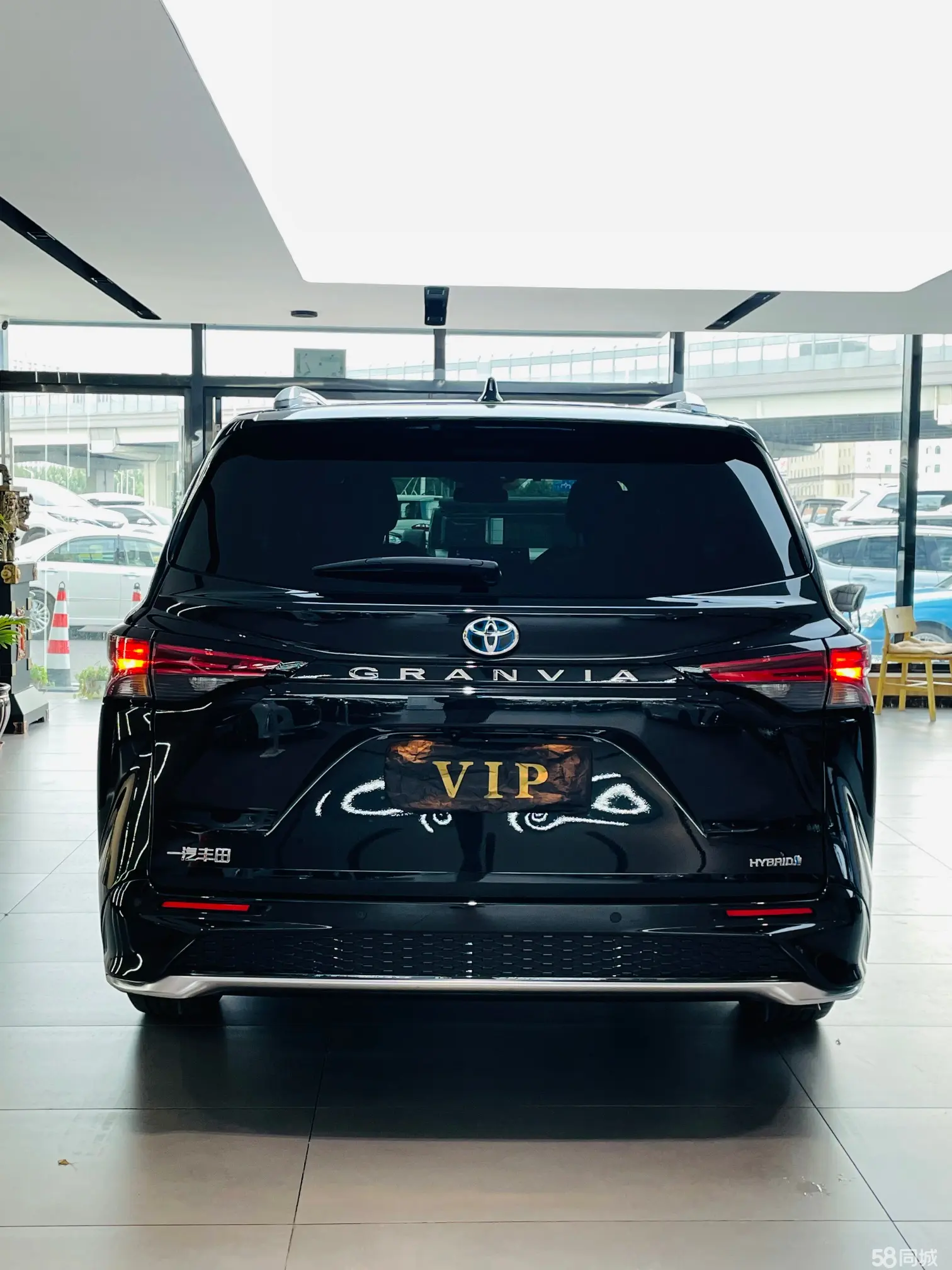 Toyota Granvia 2023 car image #5