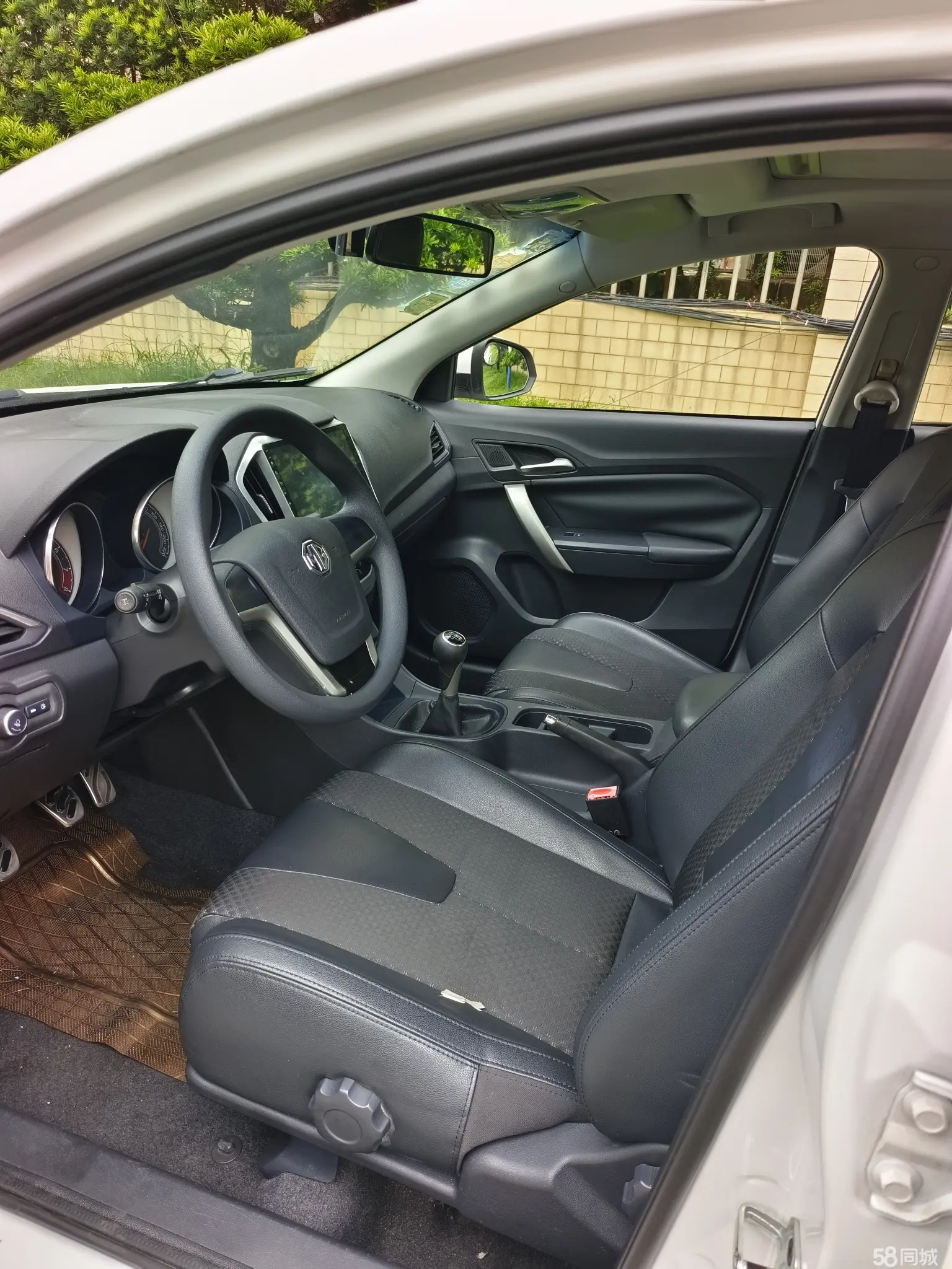 MG GT 2015 car image #5