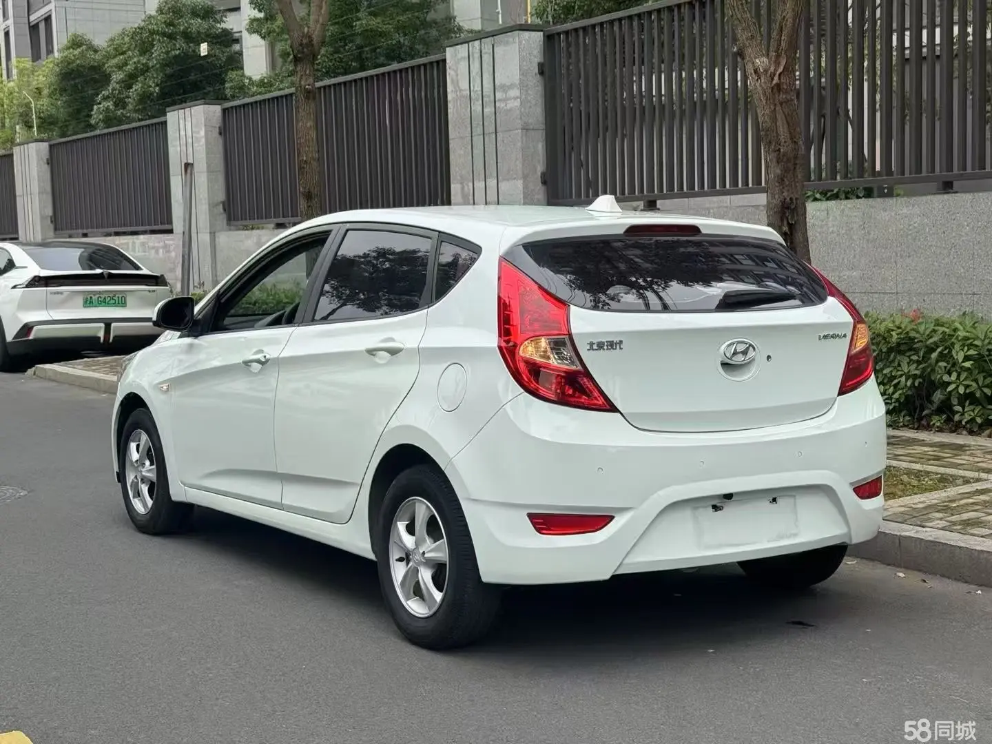 Hyundai Reina Hatchback 2014 car image #5