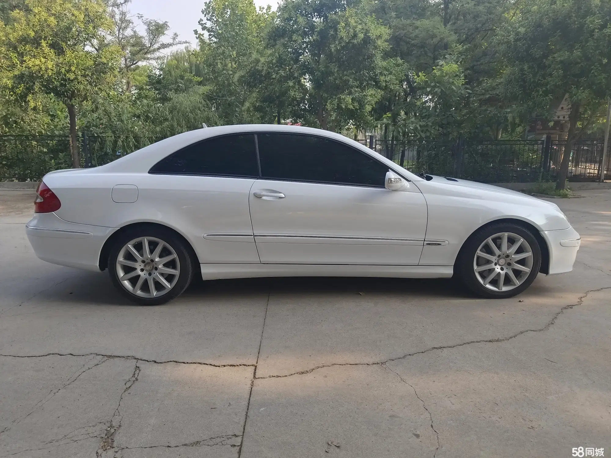 Mercedes-Benz CLK Class 2008 car image #5
