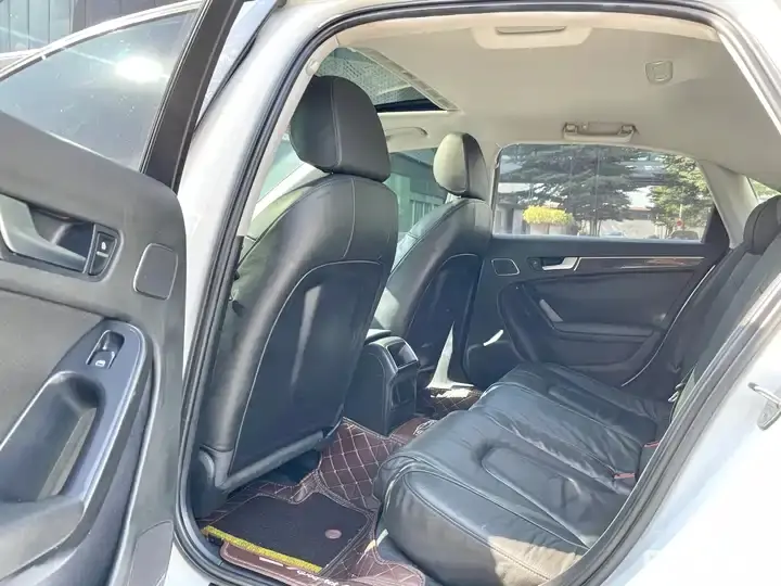 Audi A4 2010 car image #5