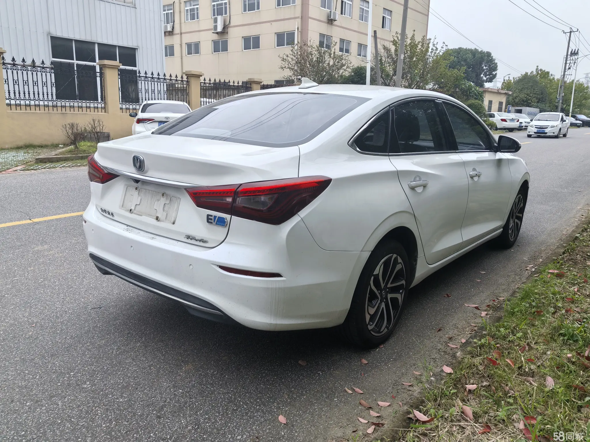 Changan Eado EV 2019 car image #5