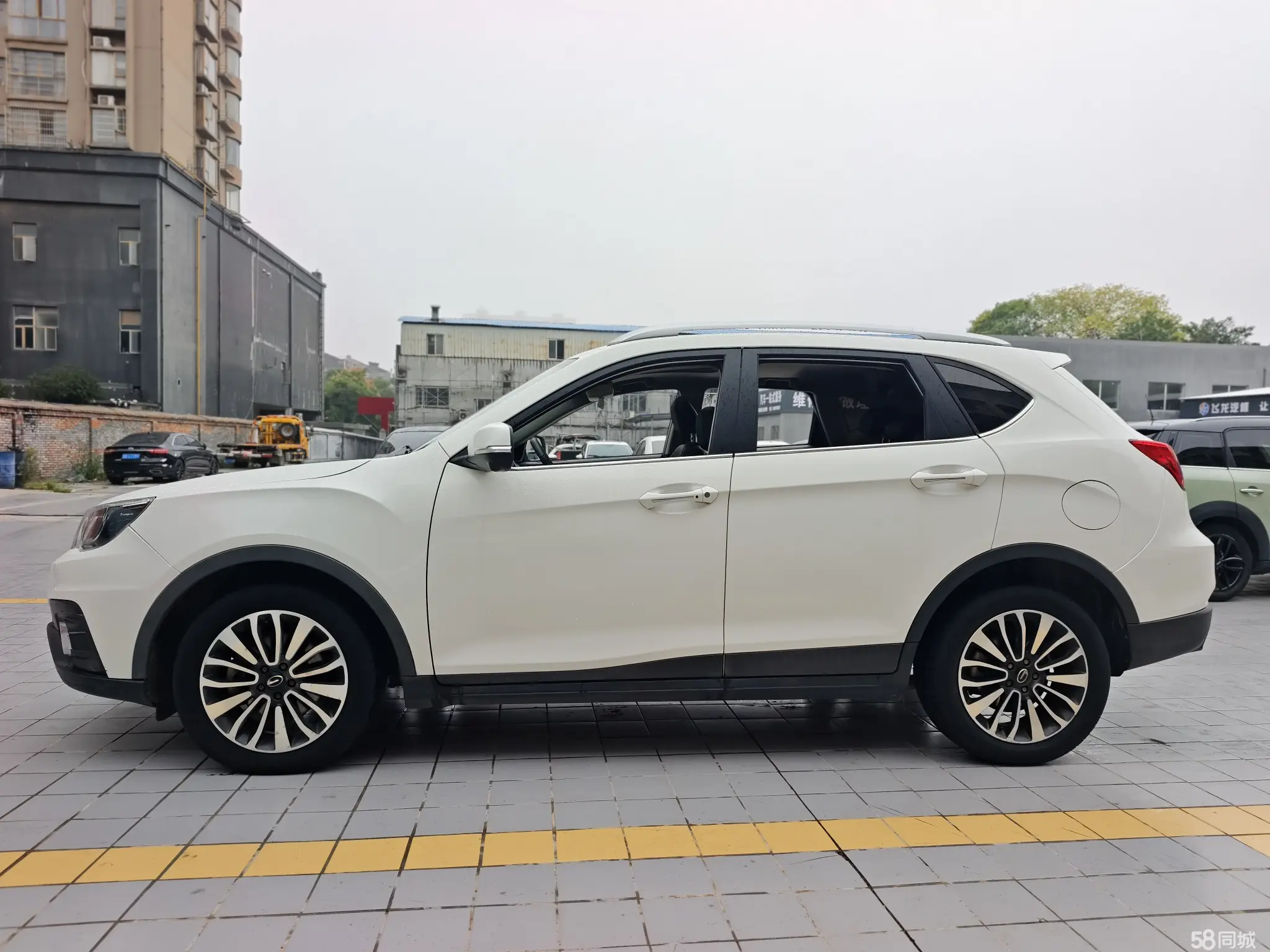 GAC Trumpchi GS5 Super 2015 #5 GAC Trumpchi GS5 Super 2015 car image #5