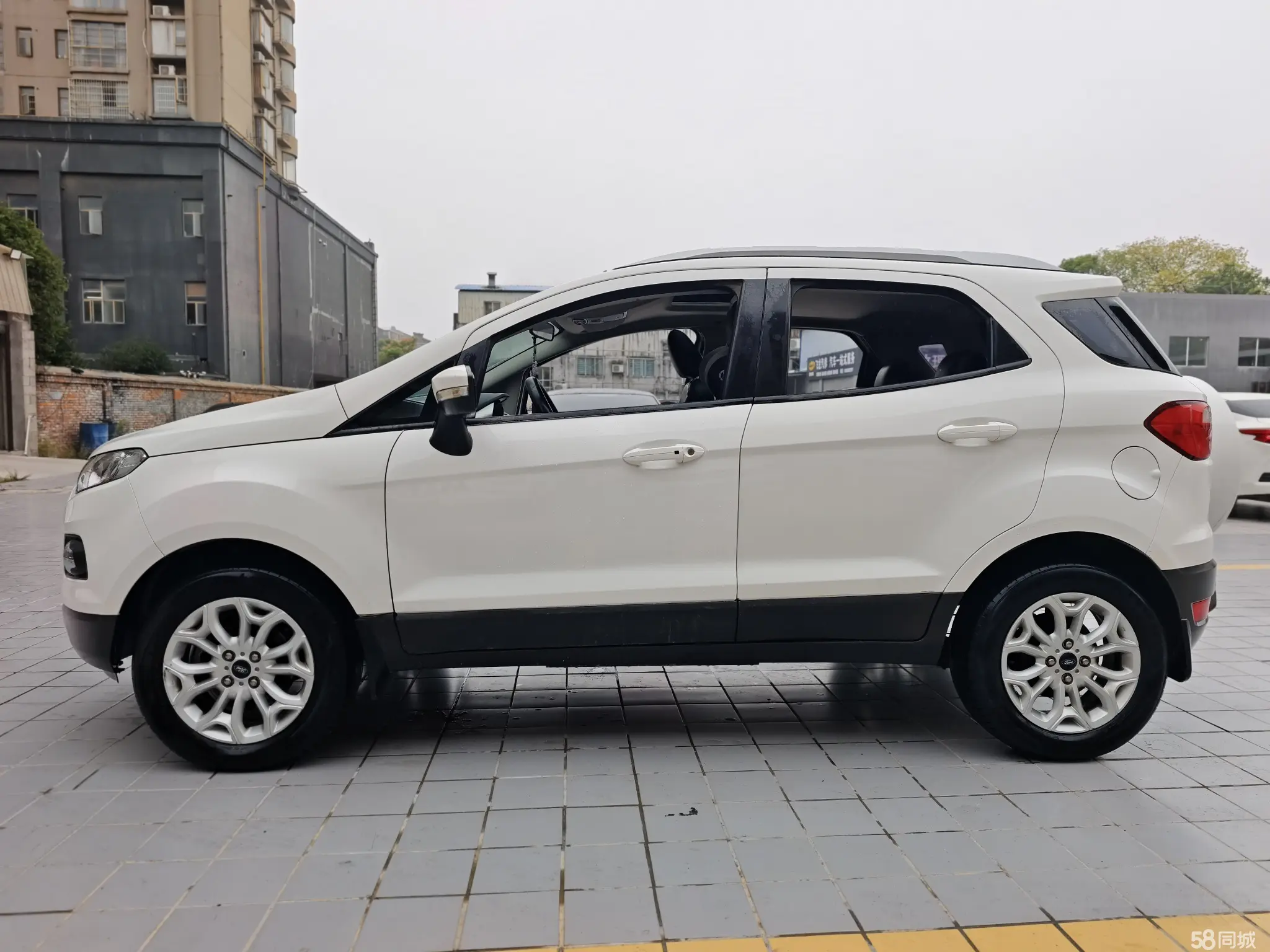 Ford EcoSport 2016 изображение автомобиля #5