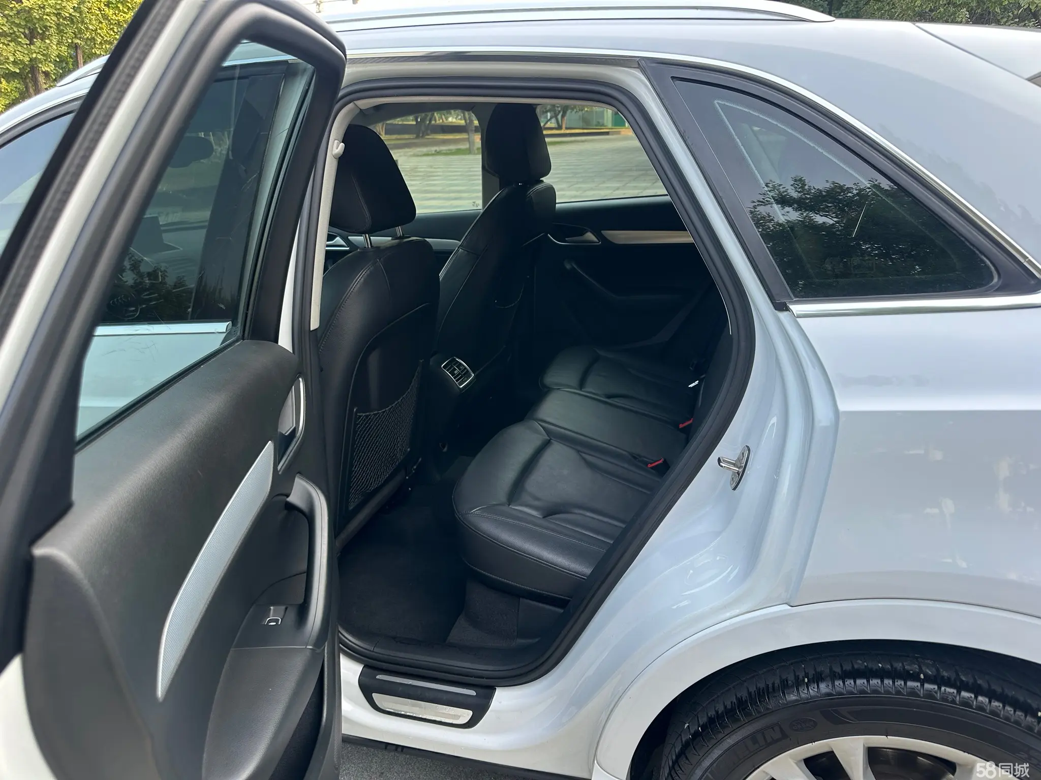 Audi Q3 2015 car image #5