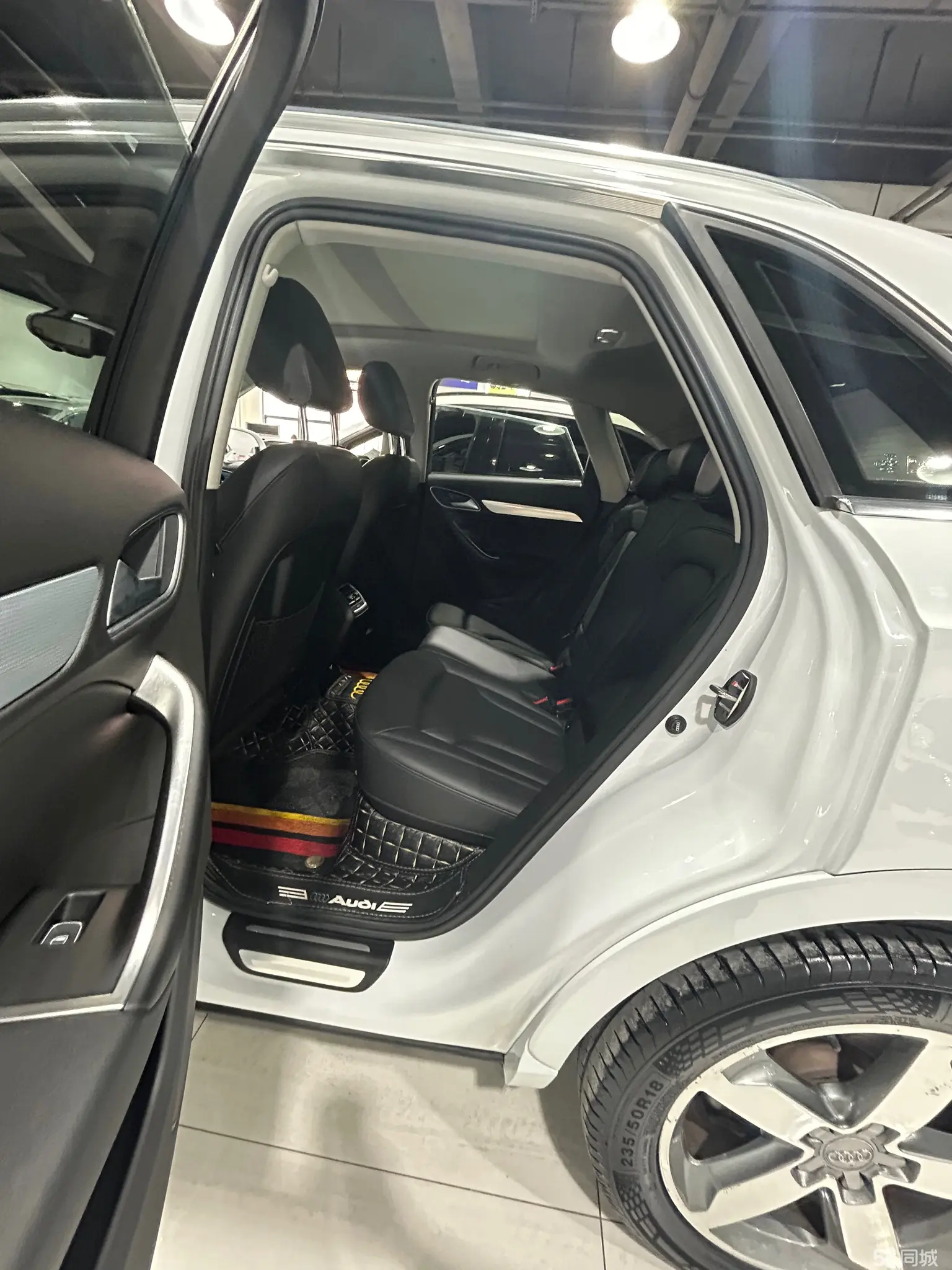 Audi Q3 2016 car image #5