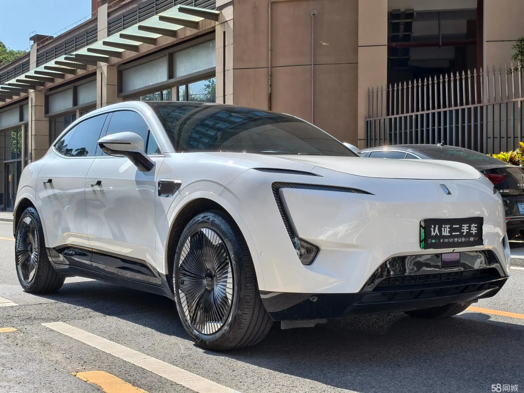 Avatr 11 2024 car image #5