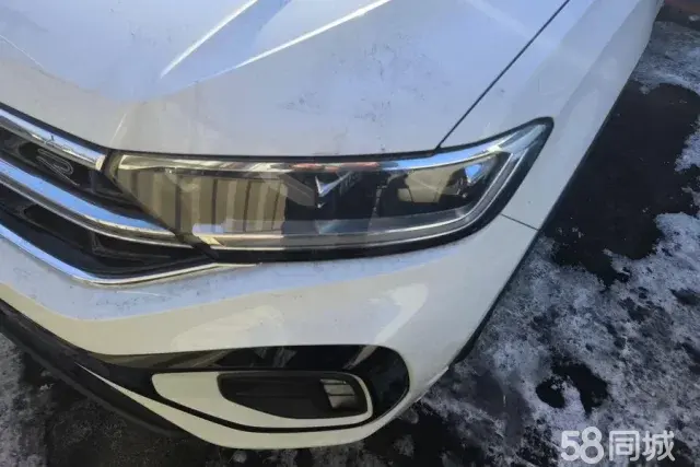 Volkswagen T-Roc 2024 car image #5