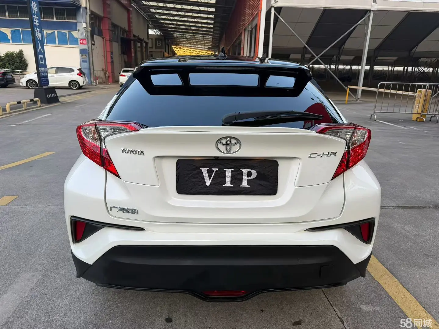 Toyota C-HR 2018 car image #5