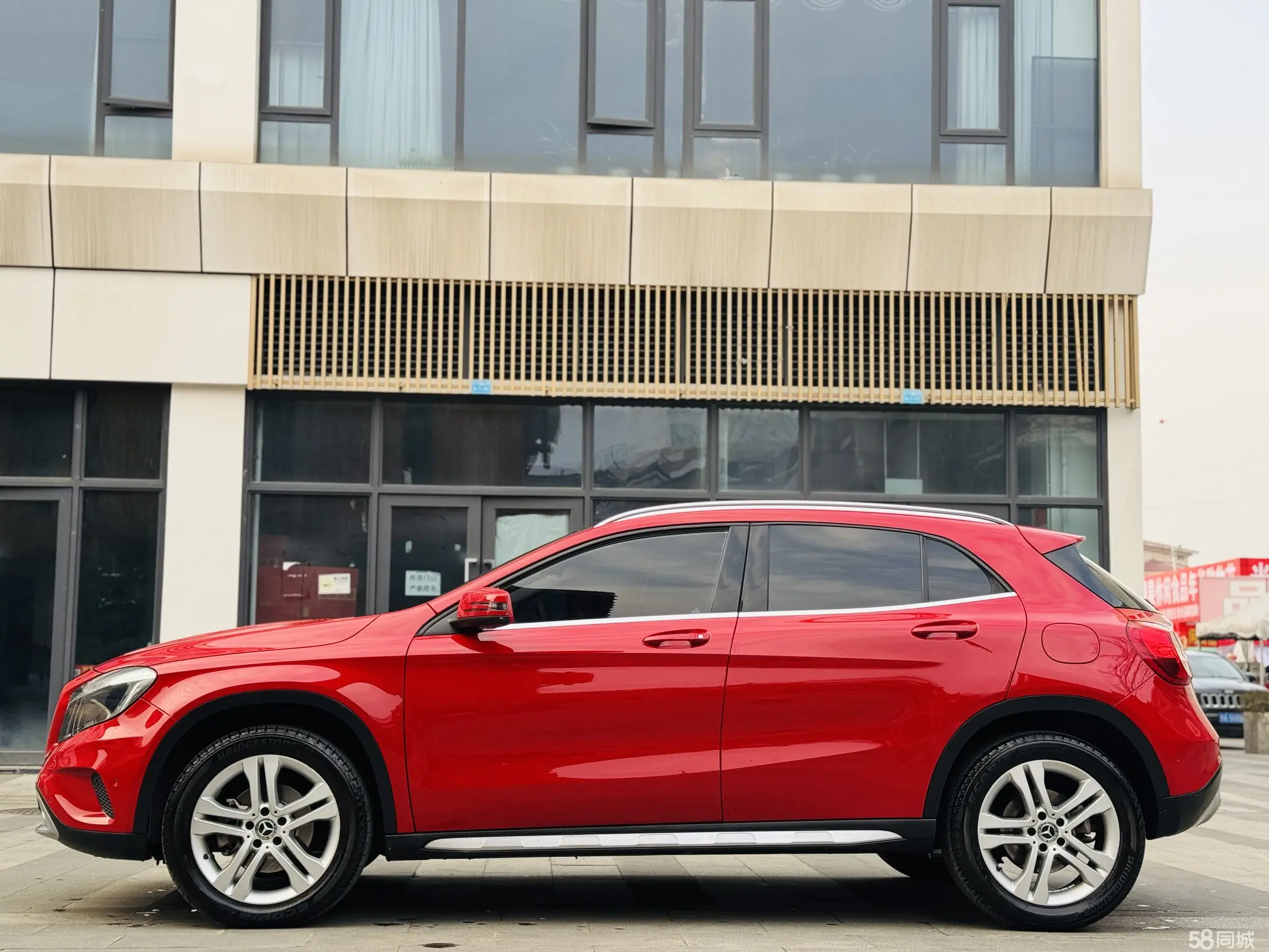 Mercedes-Benz GLA Class 2017 immagine di auto #5