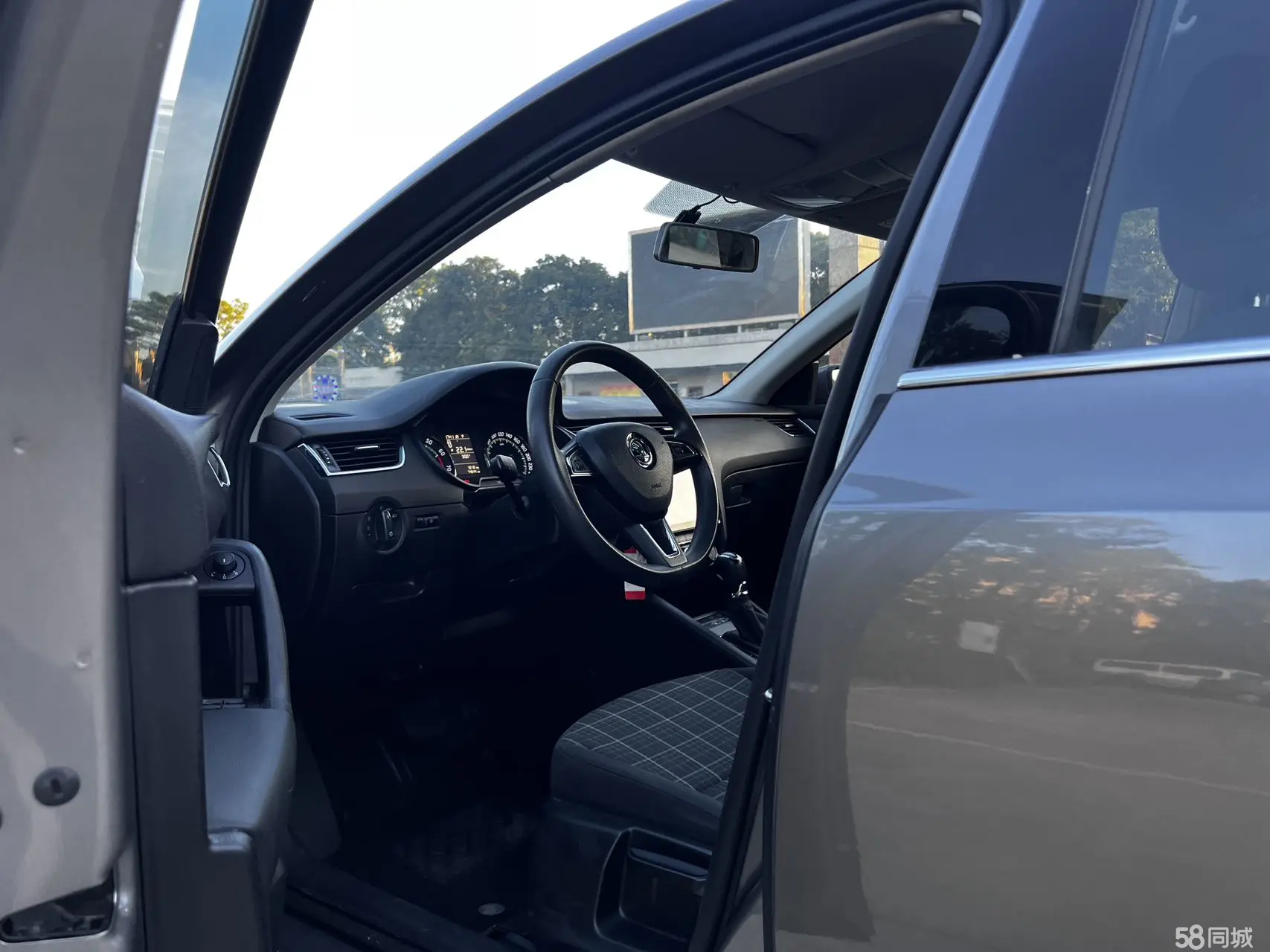 Skoda Octavia 2019 car image #5