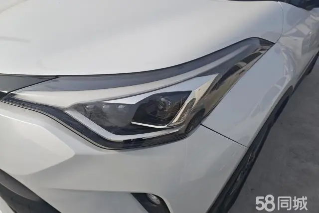 Toyota C-HR 2022 car image #5