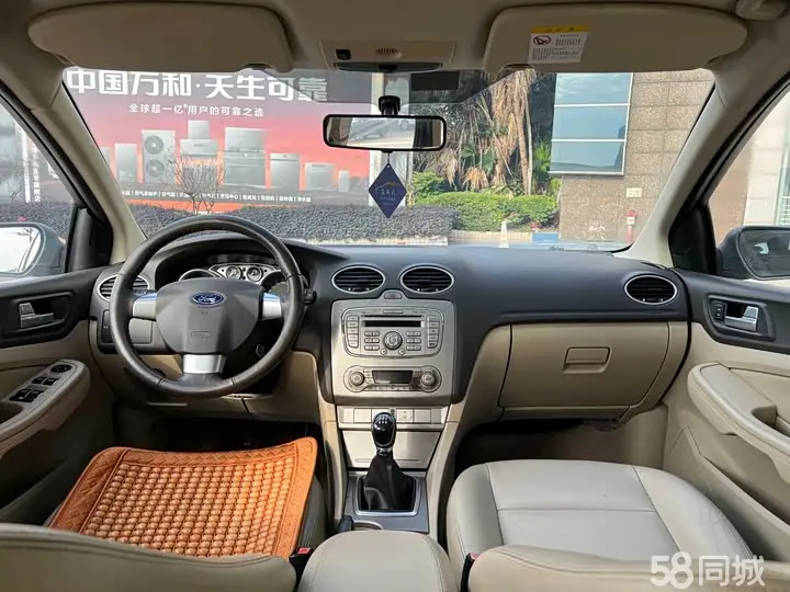 Ford Focus 2010 car image #5