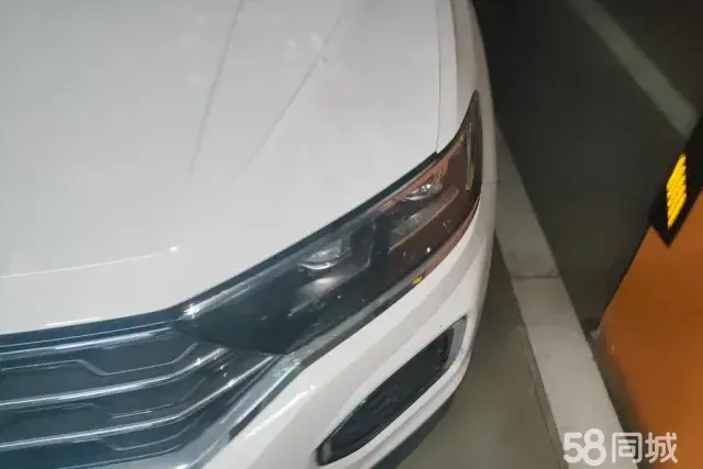 Volkswagen T-Roc 2022 car image #5