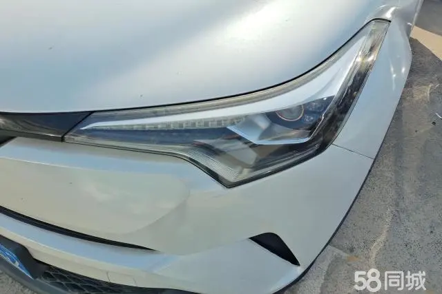 Toyota C-HR 2018 immagine di auto #5