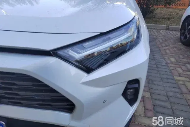 Toyota RAV4 2025 car image #5