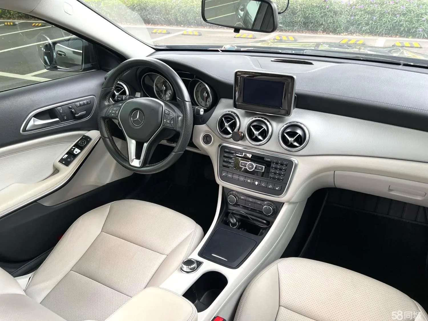 Mercedes-Benz GLA Class 2016 immagine di auto #5