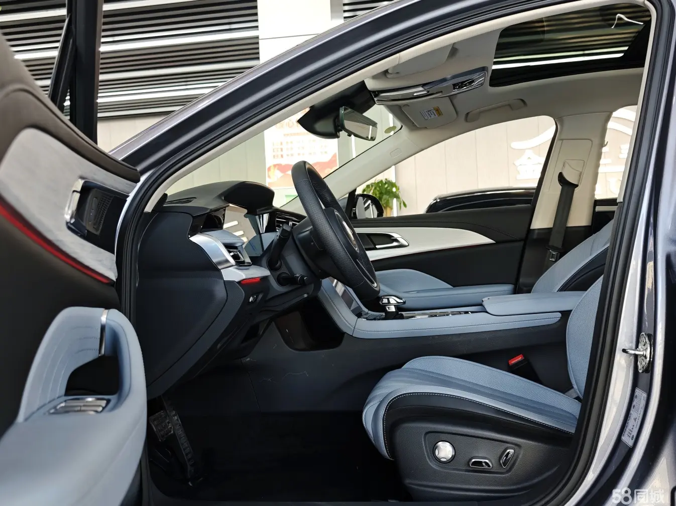 HongQi H5 PHEV 2025 #5 HongQi H5 PHEV 2025 car image #5