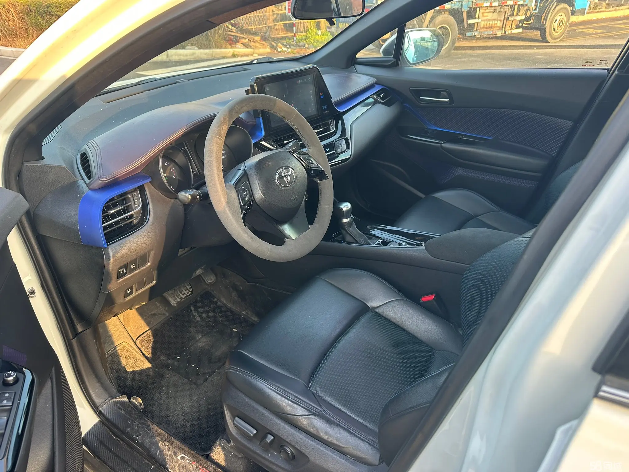 Toyota C-HR 2020 car image #5