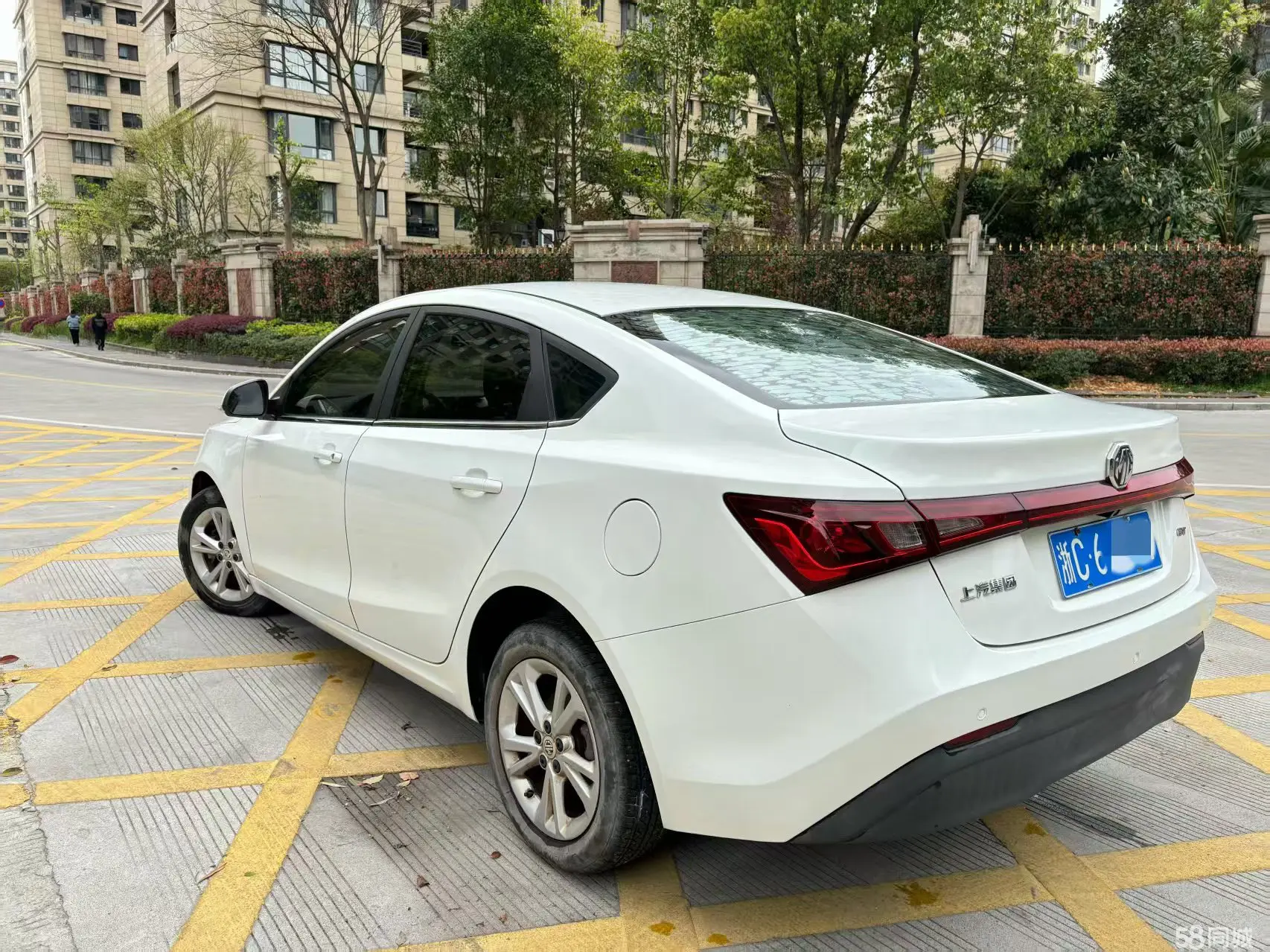 MG GT 2017 car image #5