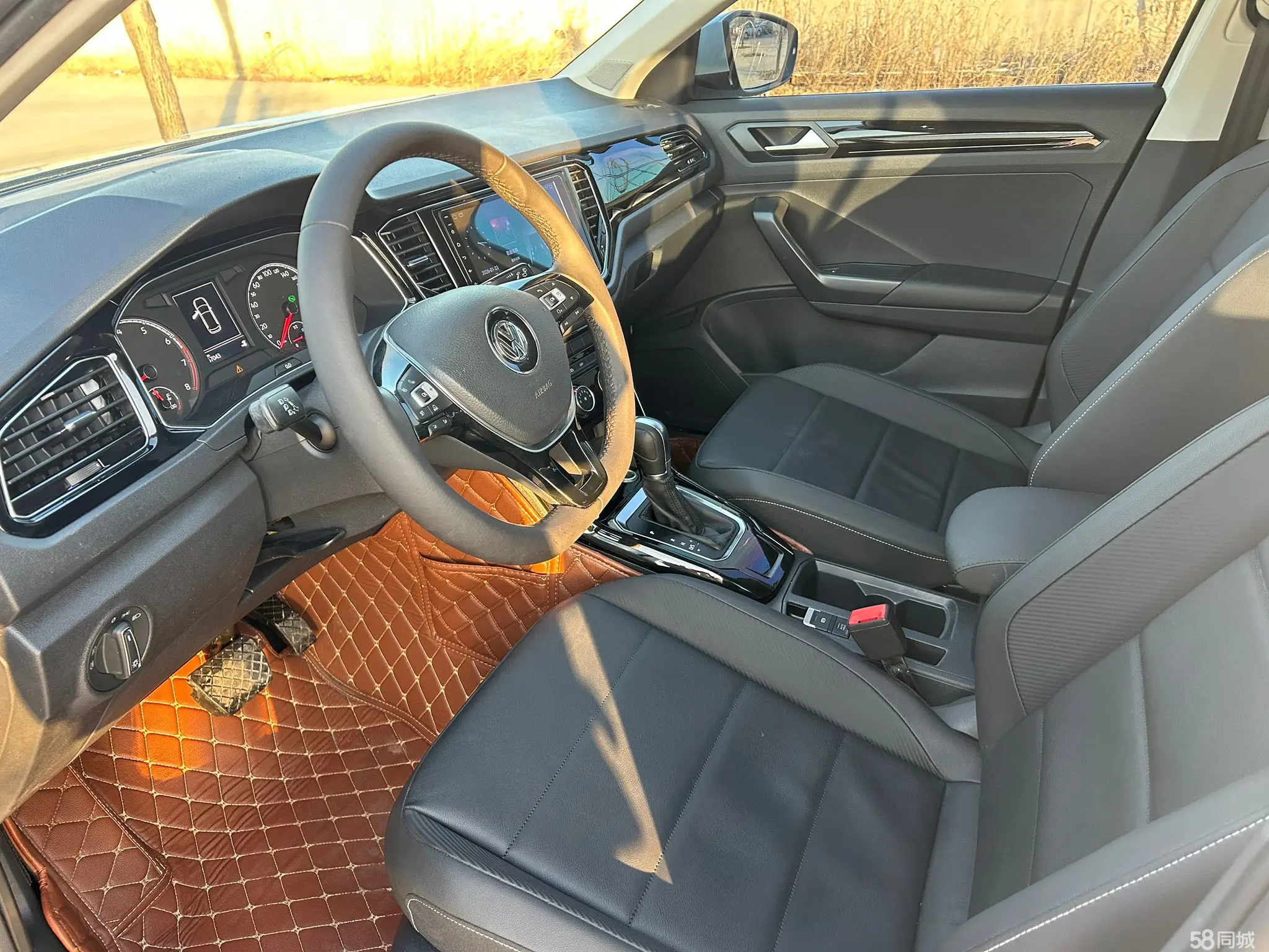 Volkswagen T-Roc 2018 car image #5