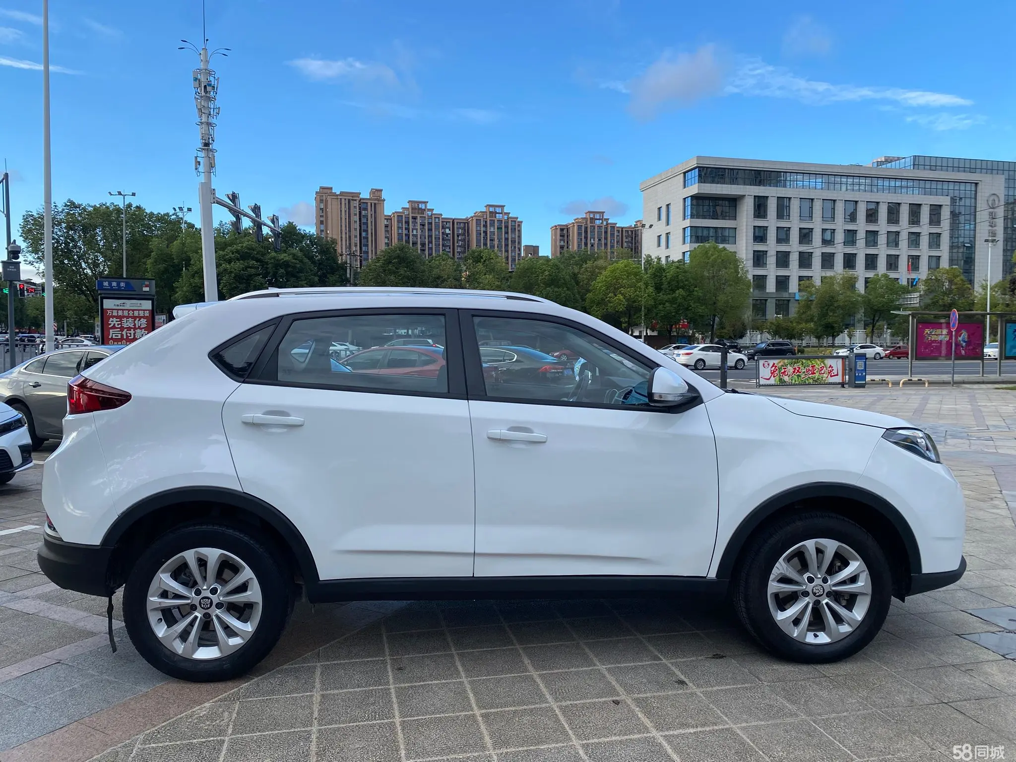 MG GS 2015 car image #5