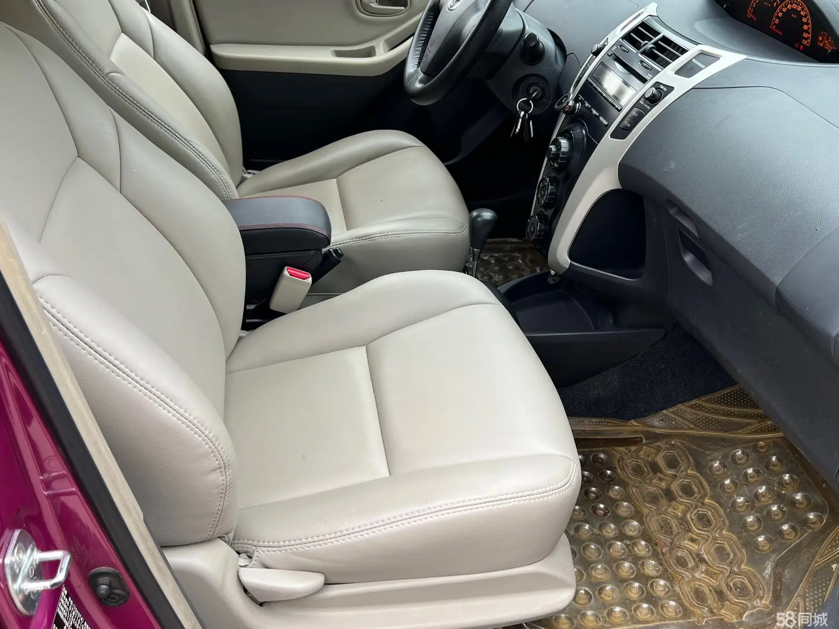 Toyota Yaris 2012 изображение автомобиля #5