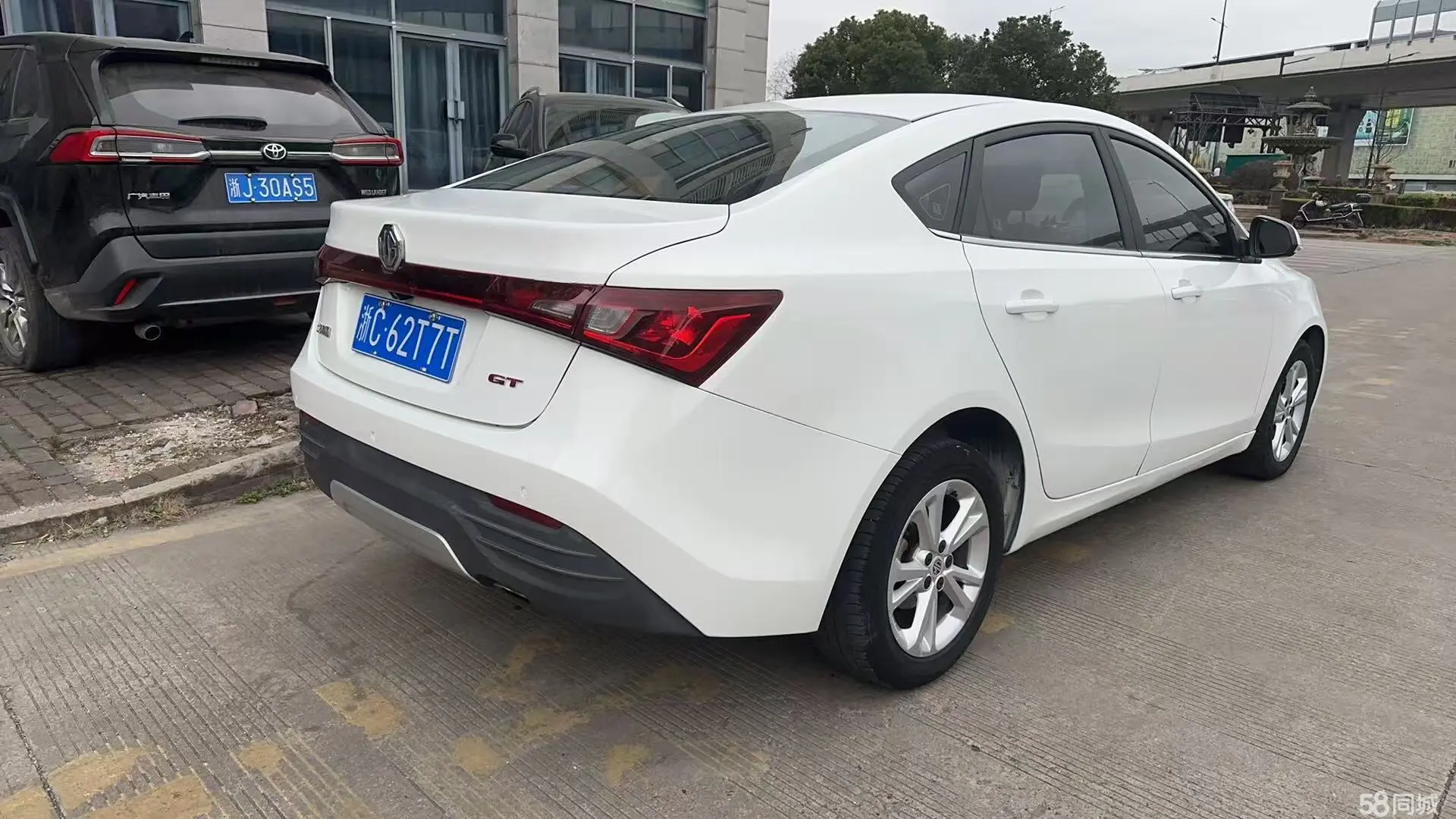 MG GT 2016 car image #5