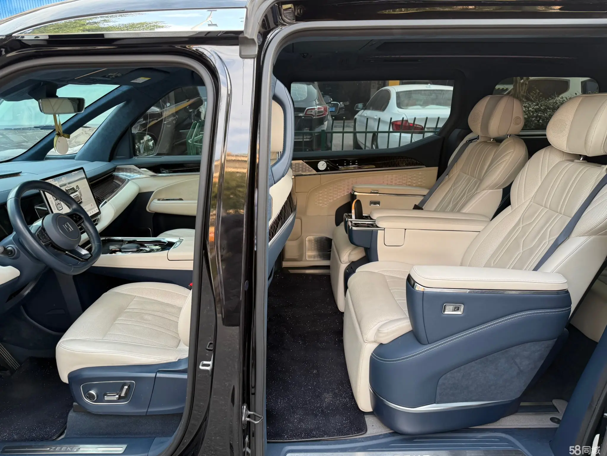 极氪 极氪009 2023 汽车图片 #5