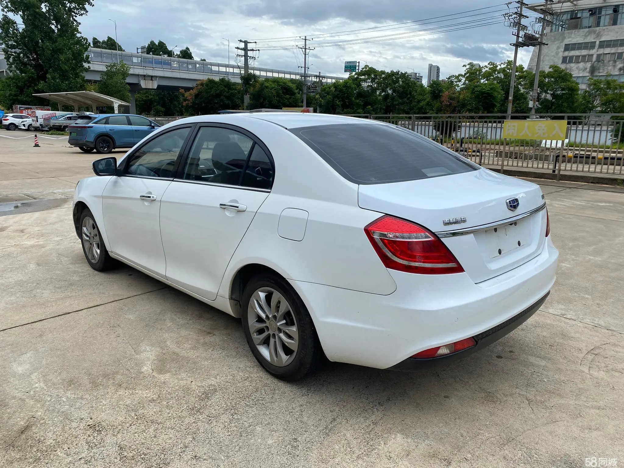 GEELY Emgrand 2016 car image #5