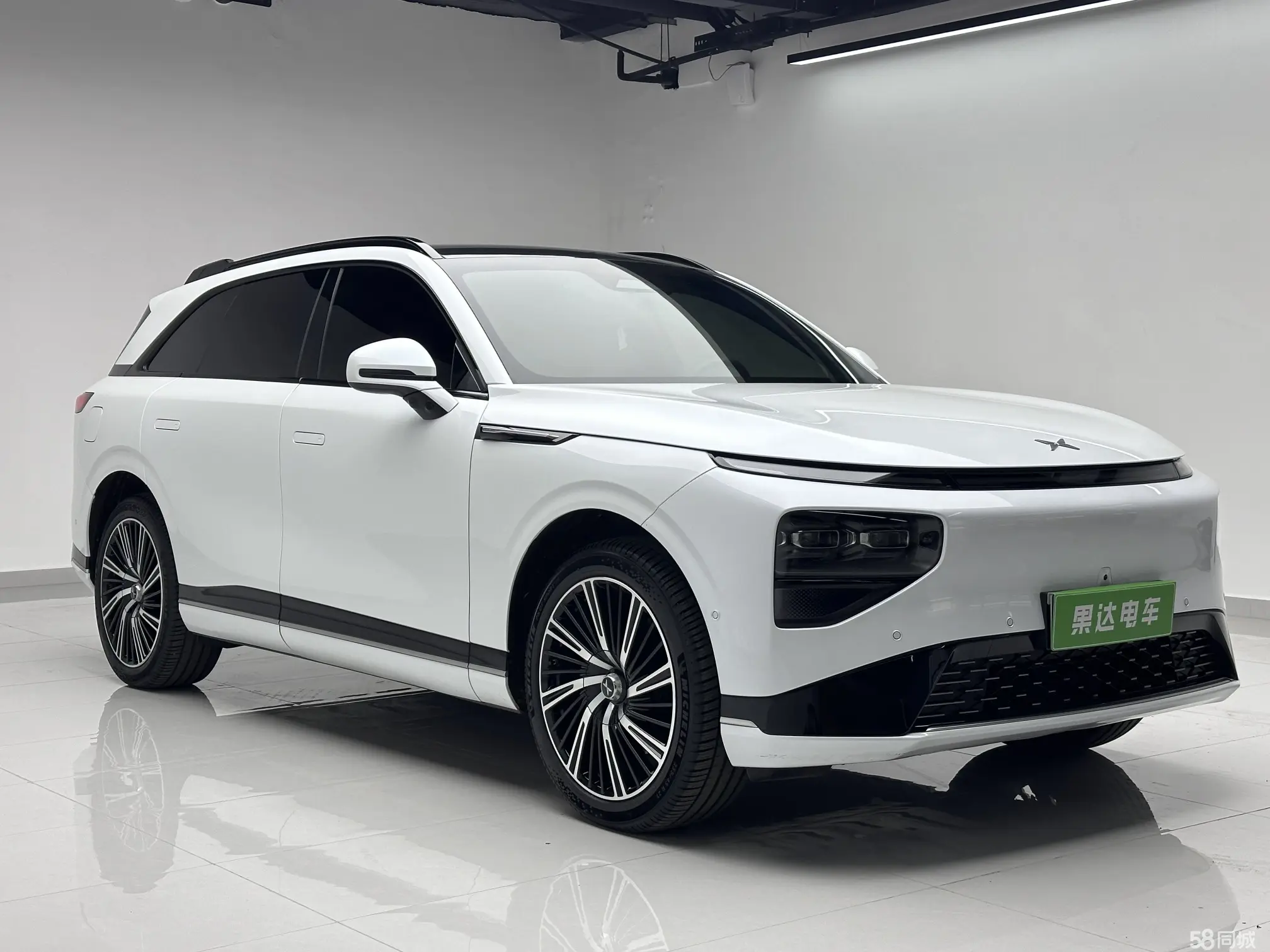 Xpeng G9 2025 #5 Xpeng G9 2025 car image #5