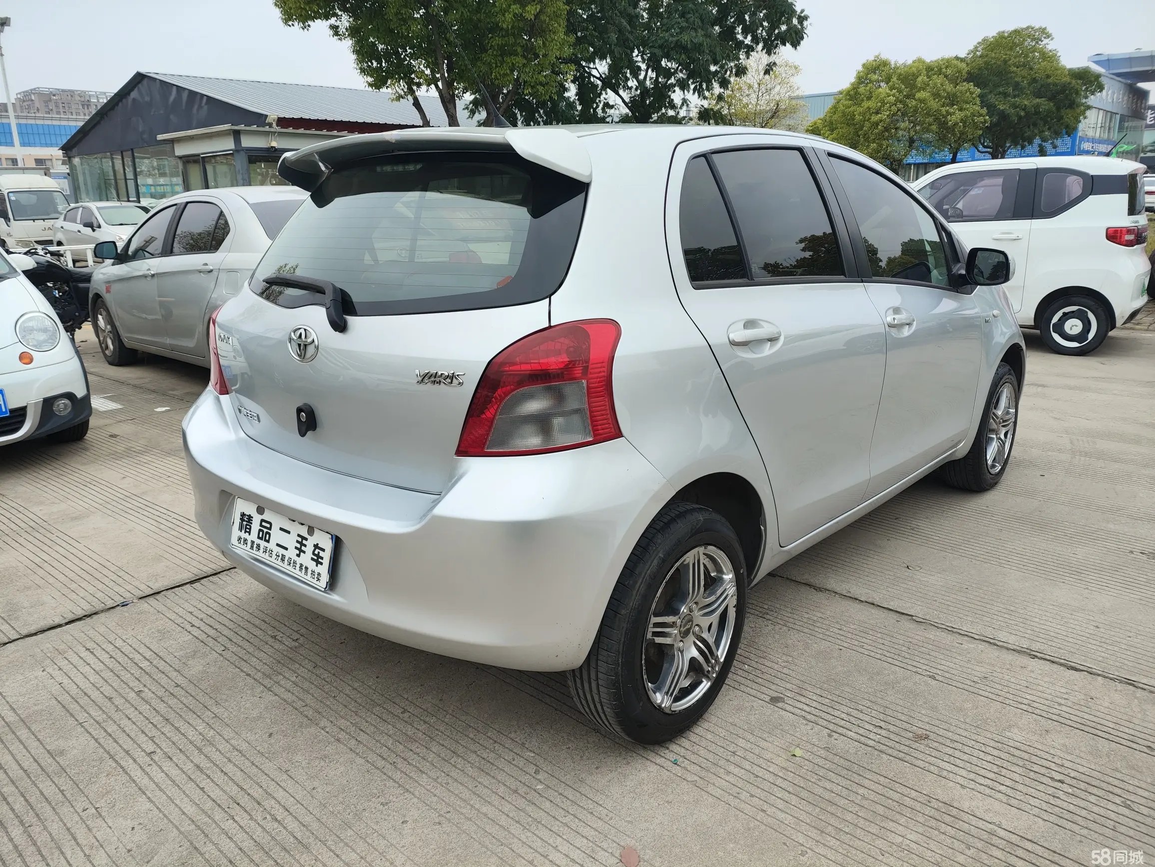 Toyota Yaris 2011 car image #5