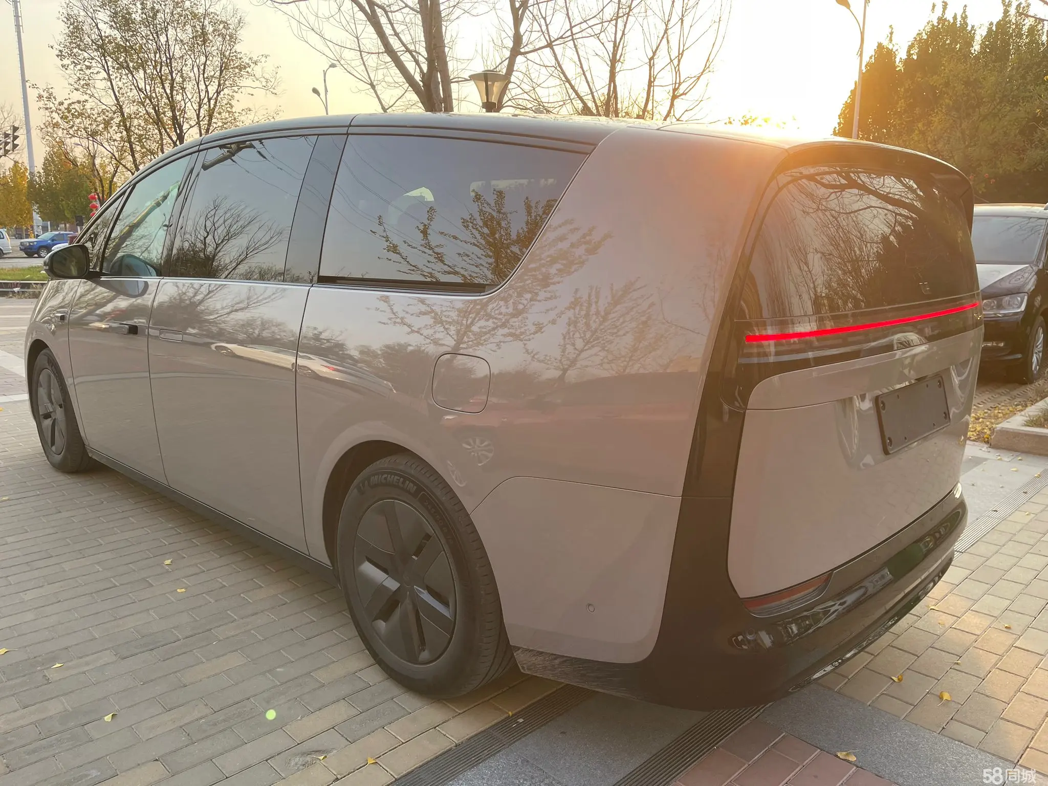 理想汽车 理想MEGA 2024 汽车图片 #5