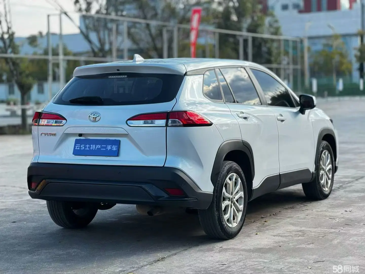 Toyota C-HR 2023 car image #5