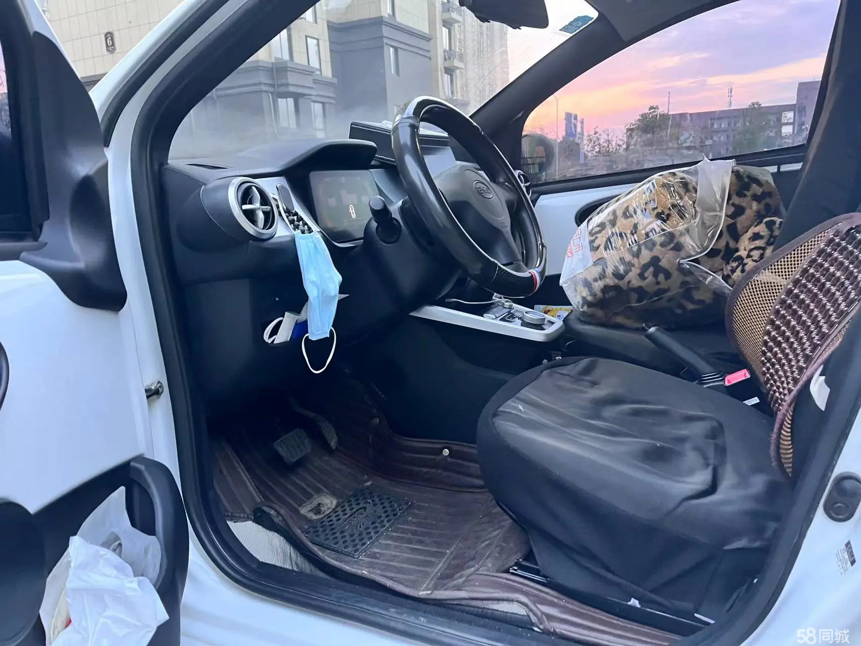 BYD e1 2020 car image #5