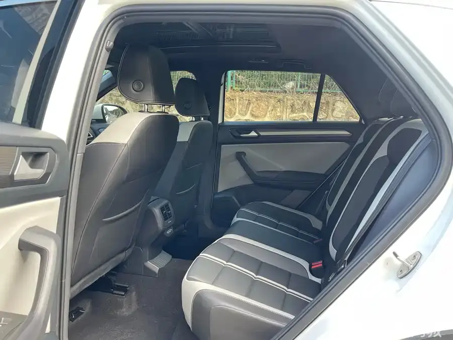 Volkswagen T-Roc 2022 immagine di auto #5