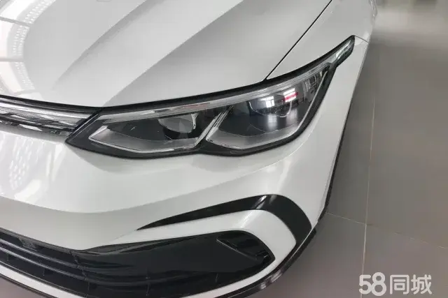 Volkswagen Golf 2023 car image #5