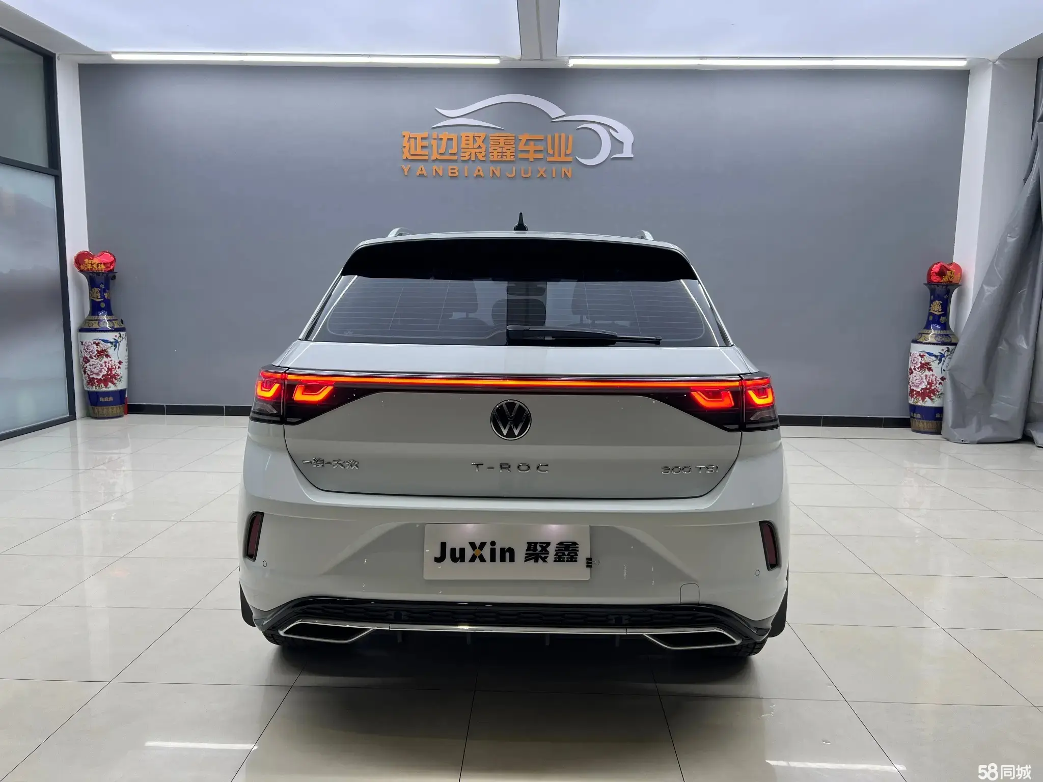 Volkswagen T-Roc 2023 immagine di auto #5