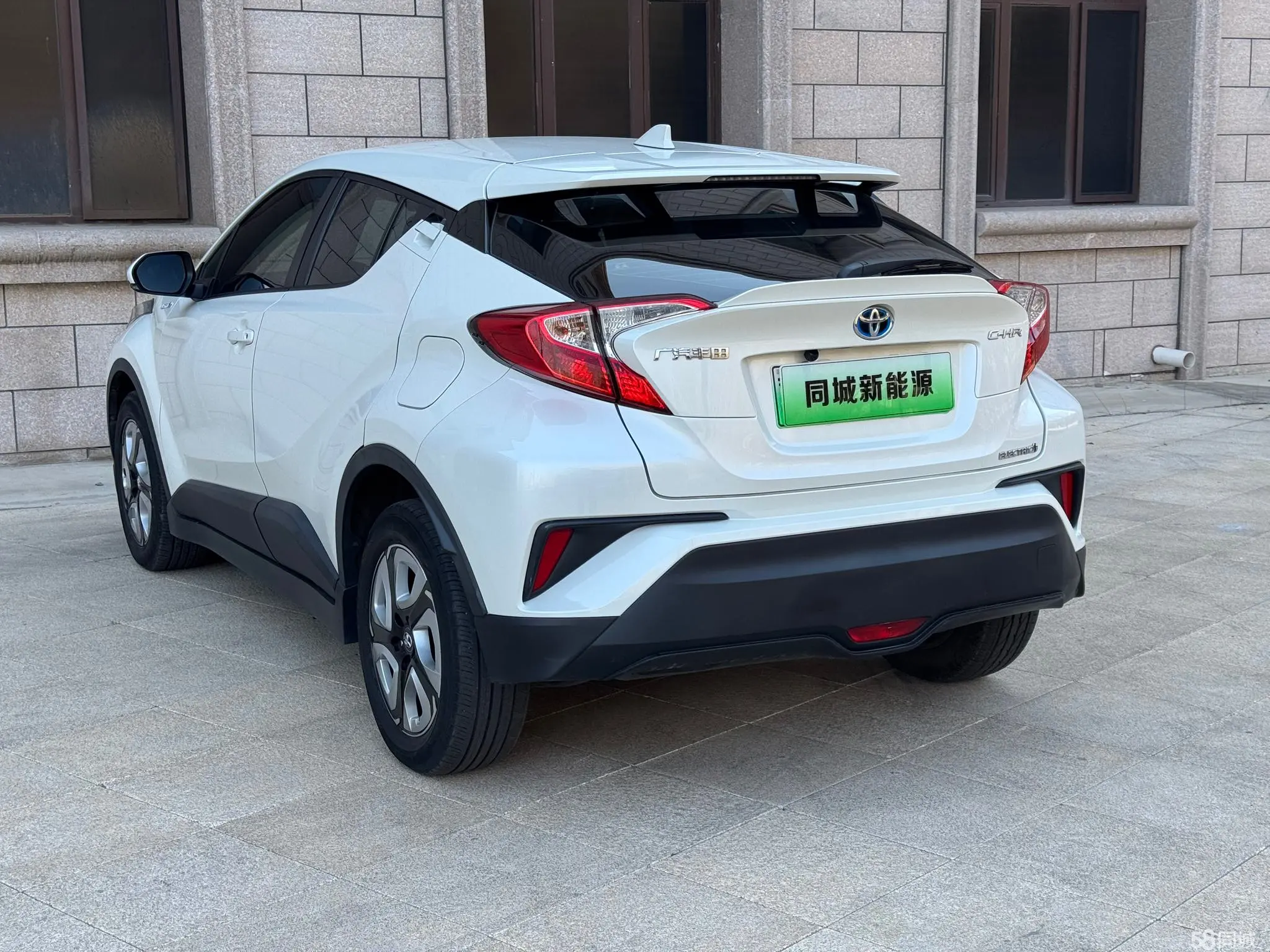 Toyota C-HR EV 2021 car image #5